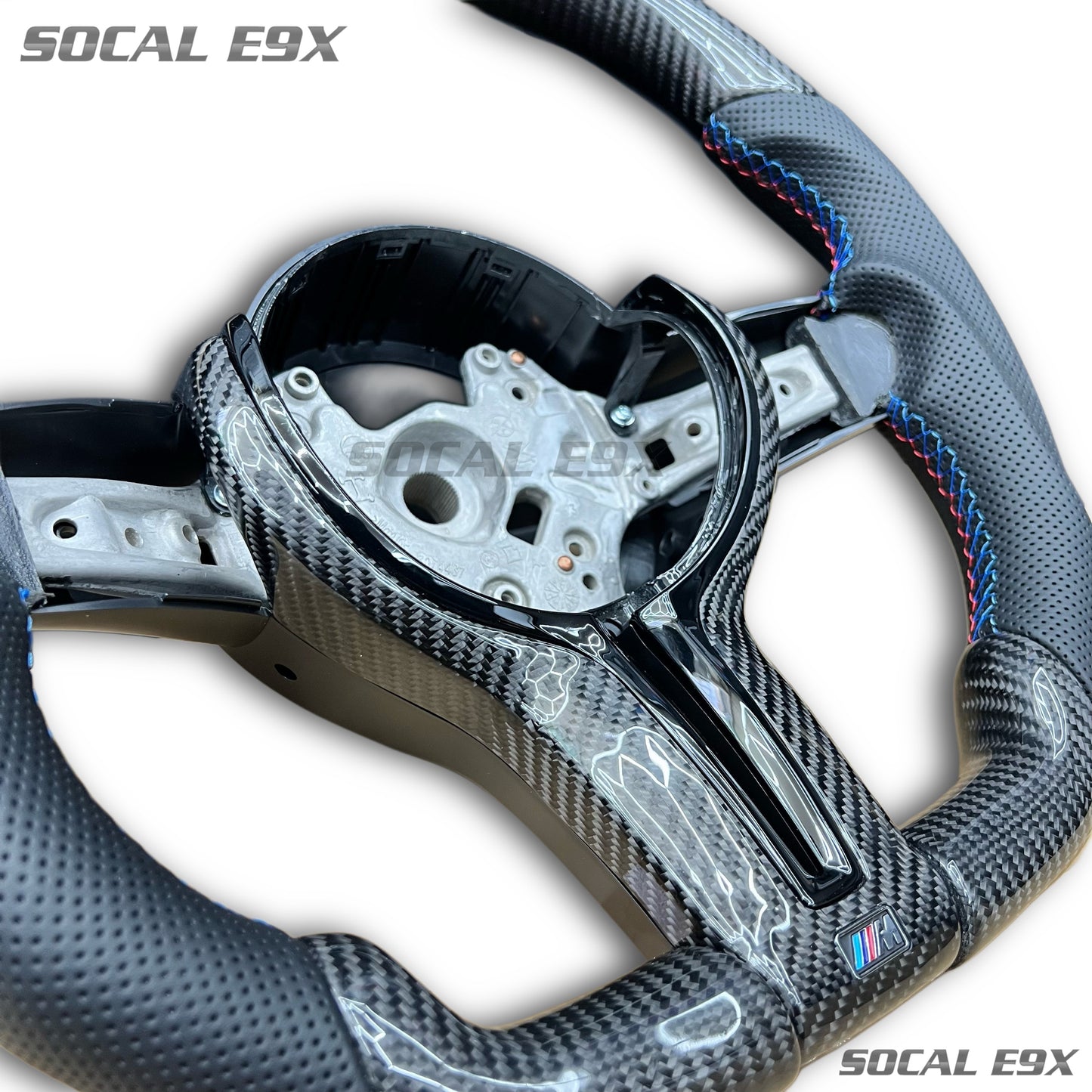 F SERIES CARBON STEERING WHEEL - BLACK 2 / 3 / 4 / F8X